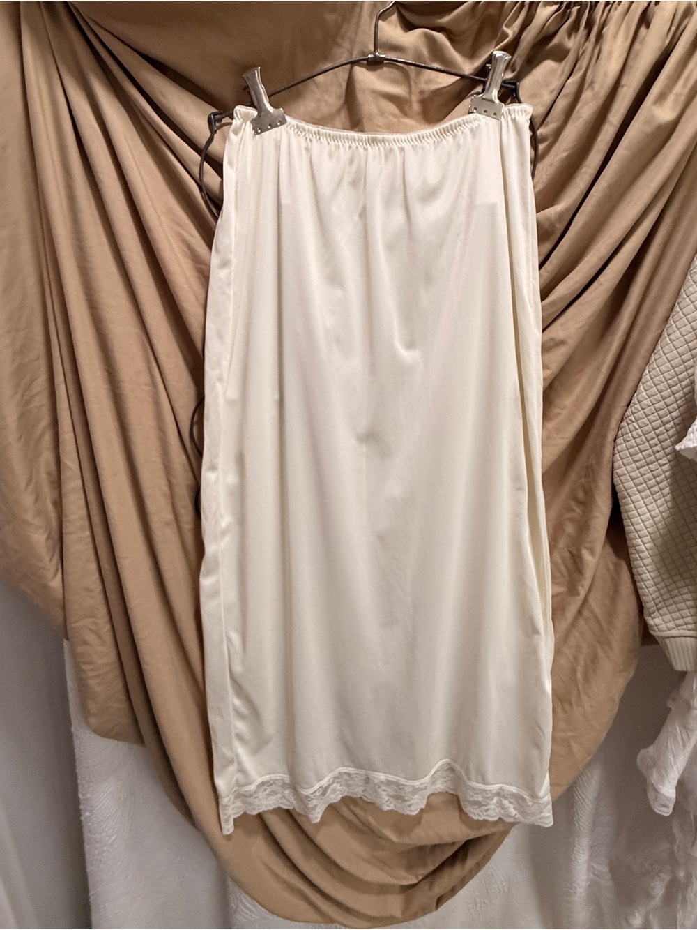 Vintage 1960/70s JCPenney Cream Slip Skirt w/ Floral Lace & Side Slit (Large)